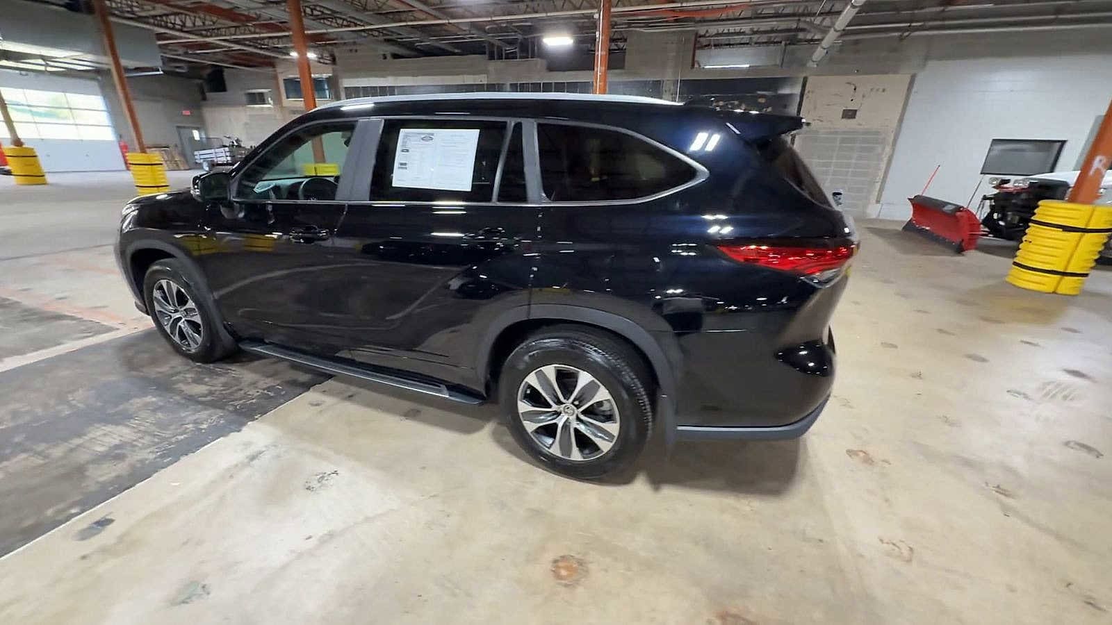 Thumbnail: 2023 Toyota Highlander - 6