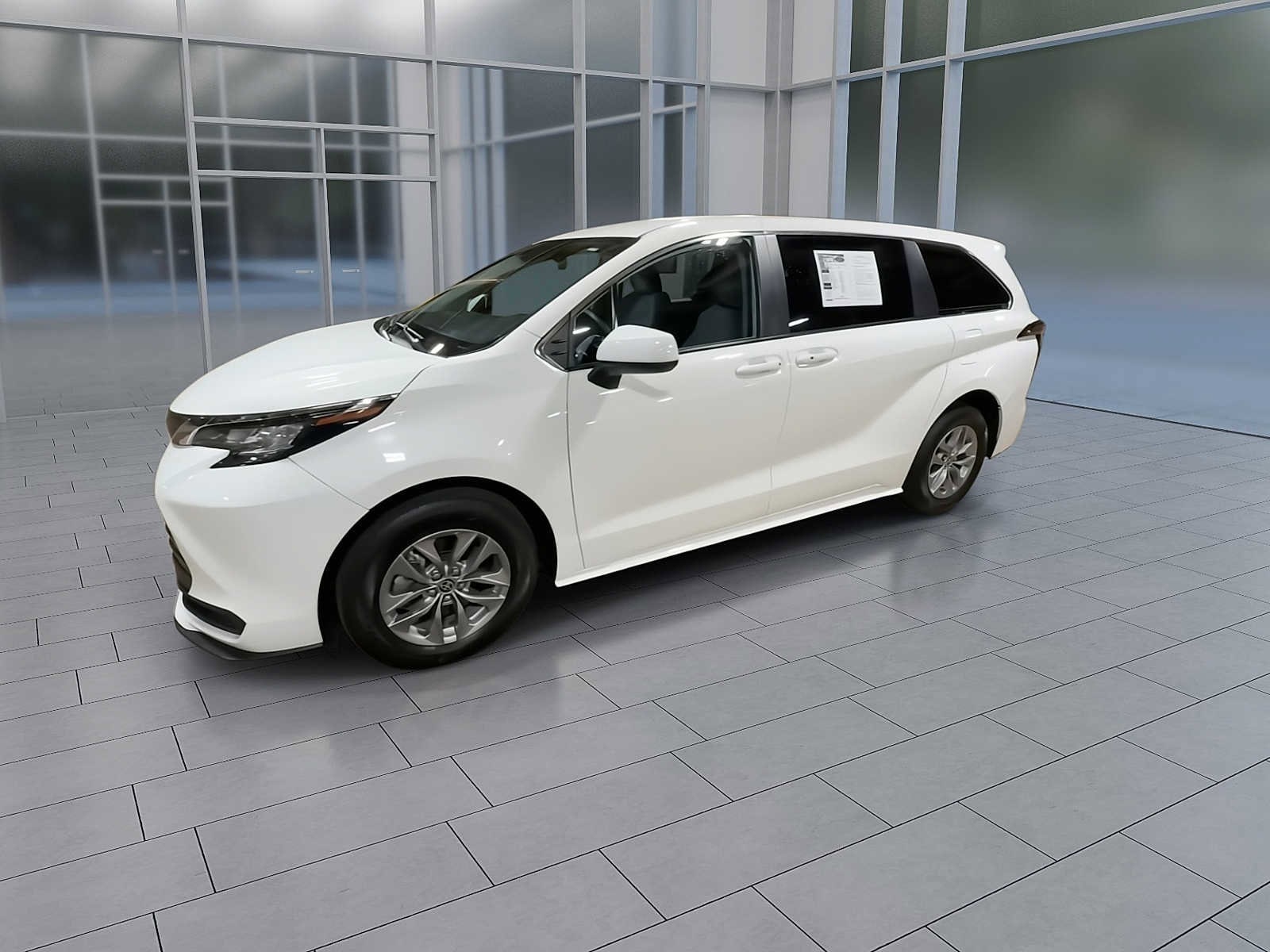 Thumbnail: 2022 Toyota Sienna - 4