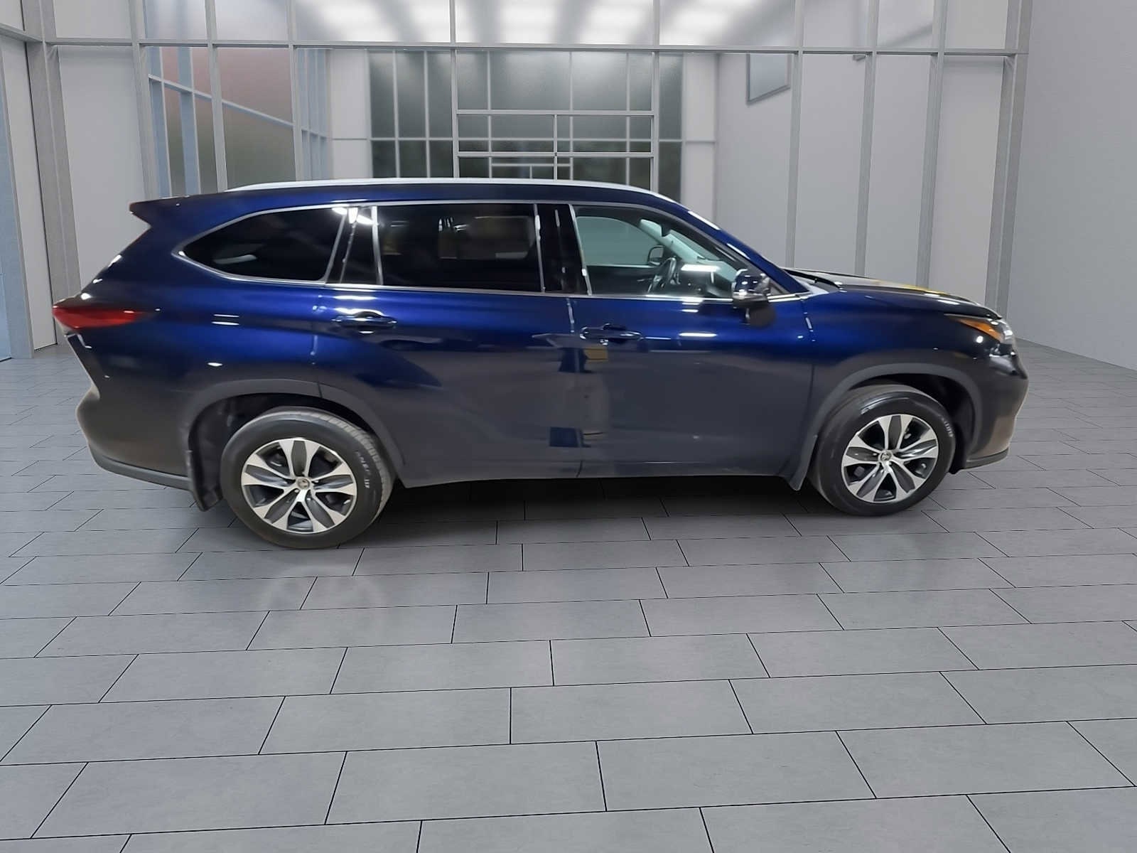 Thumbnail: 2022 Toyota Highlander - 9