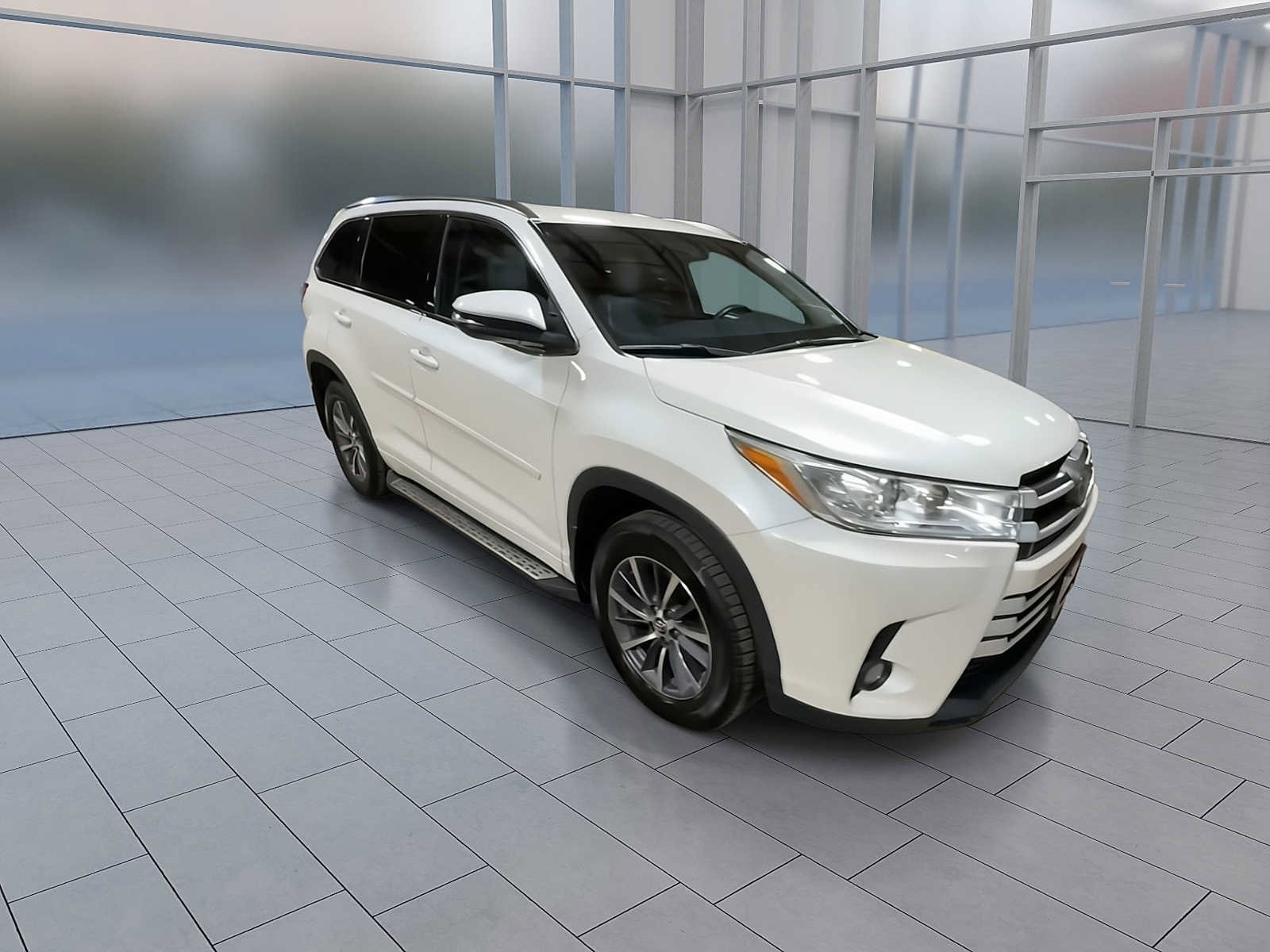 Thumbnail: 2017 Toyota Highlander - 2