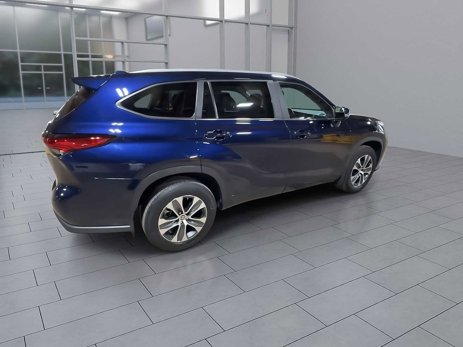 Thumbnail: 2023 Toyota Highlander - 9