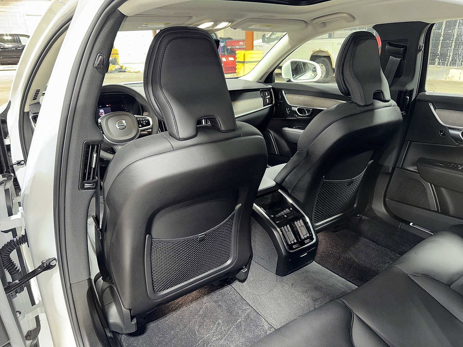 Thumbnail: 2025 Volvo S90 - 28