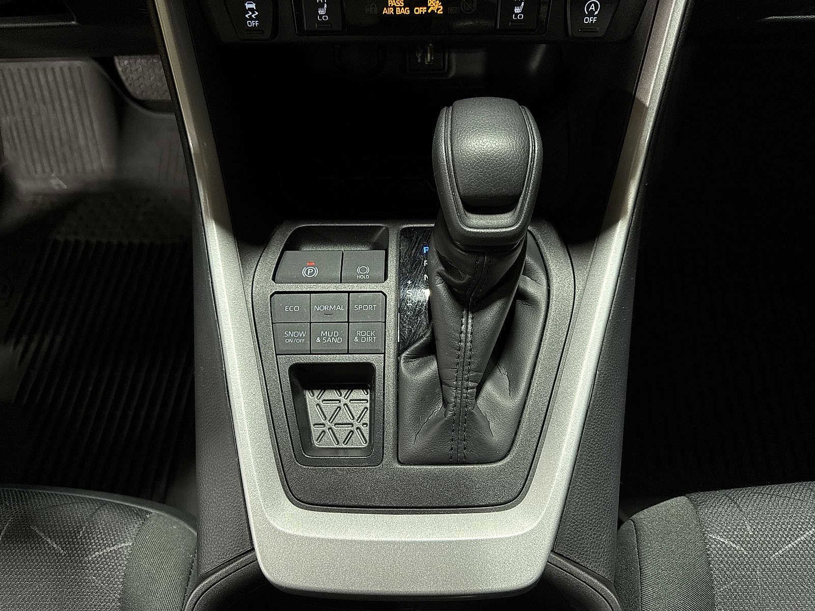 Thumbnail: 2025 Toyota RAV4 - 32