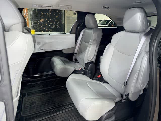 Thumbnail: 2025 Toyota Sienna - 17