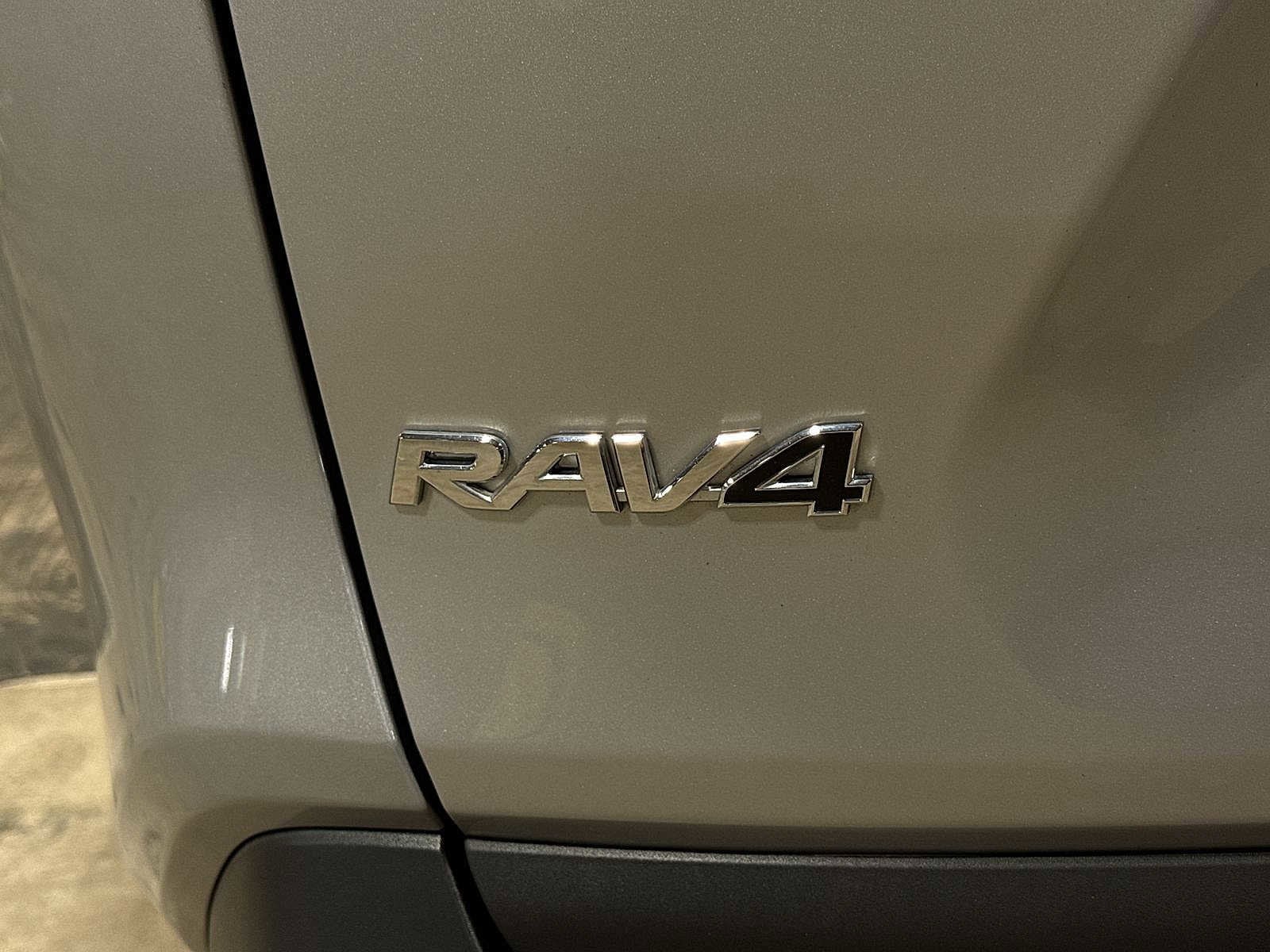 Thumbnail: 2022 Toyota RAV4 - 25