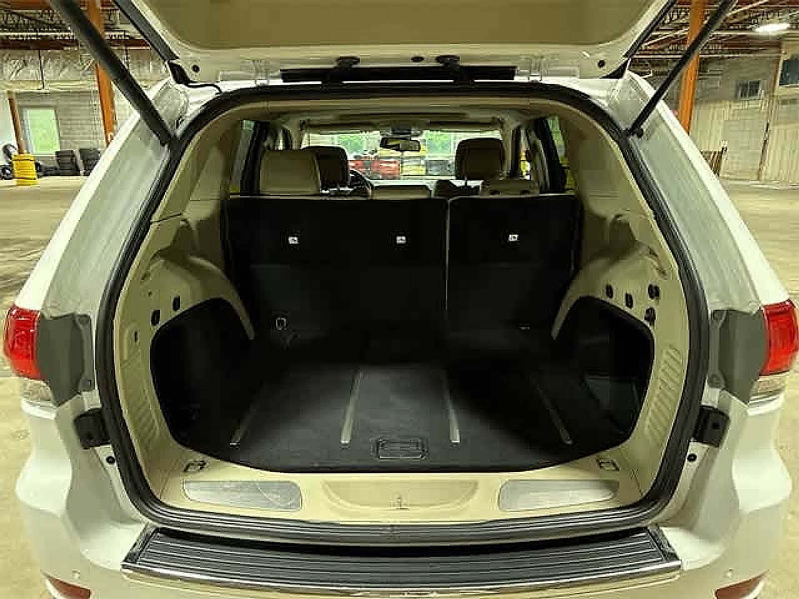 Thumbnail: 2016 Jeep Grand Cherokee - 16