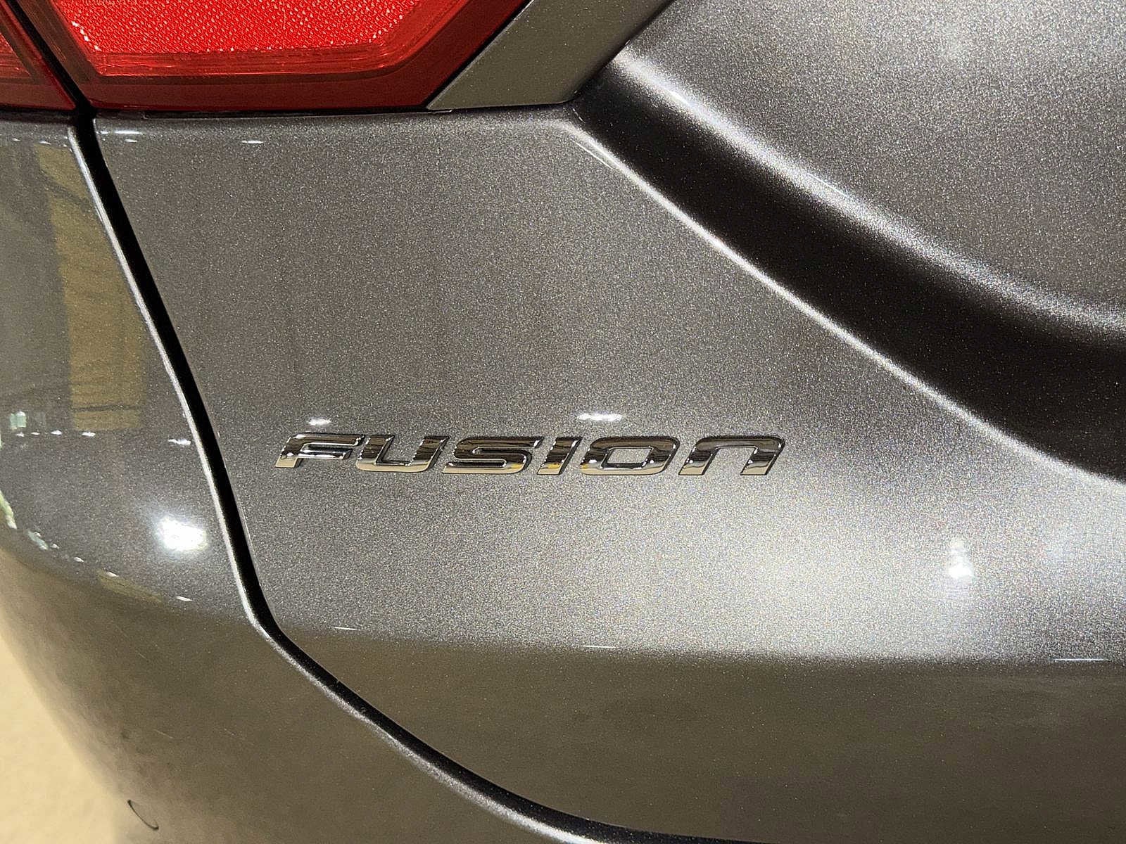 Thumbnail: 2013 Ford Fusion - 24