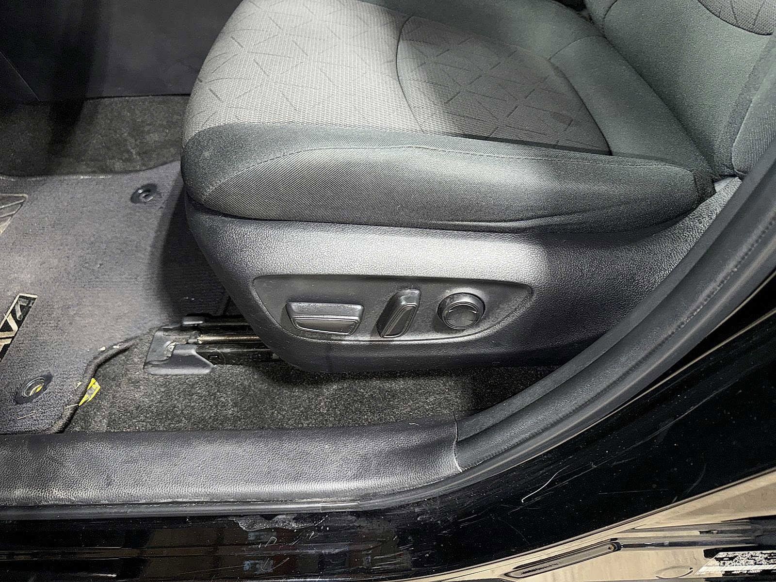 Thumbnail: 2023 Toyota RAV4 - 23