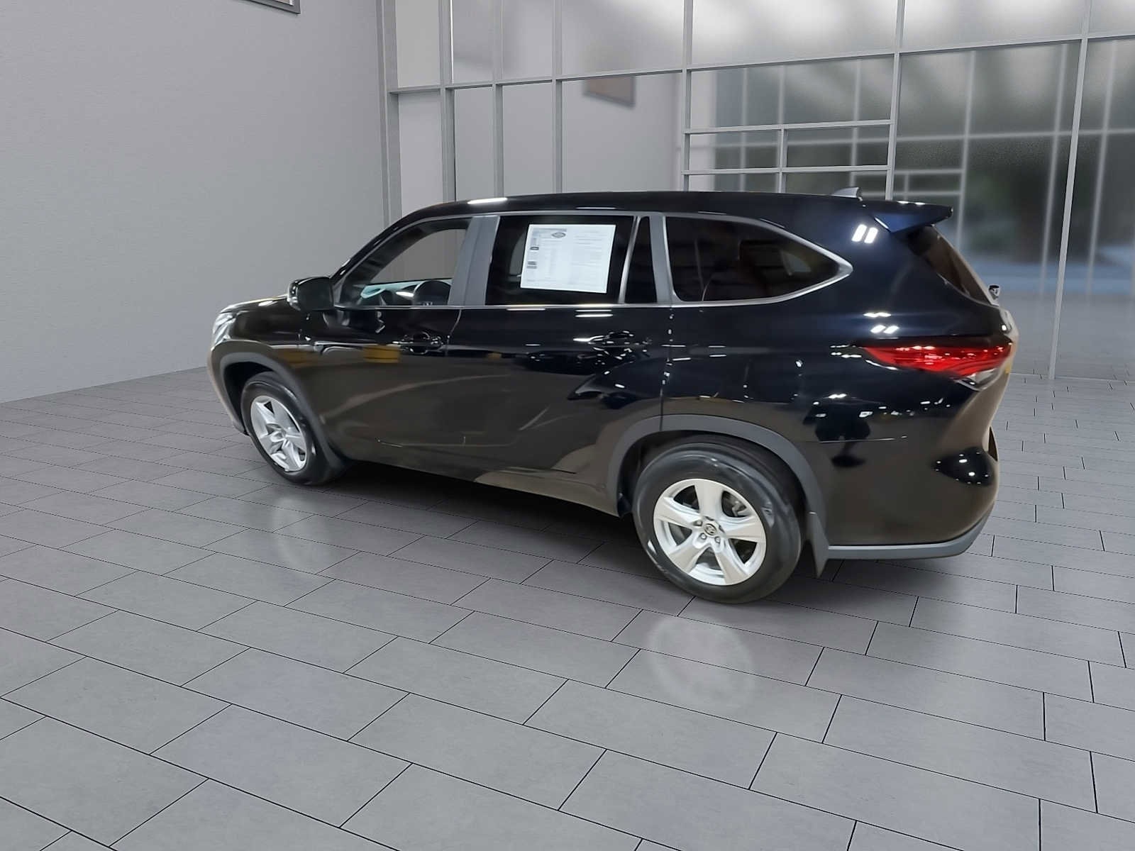 Thumbnail: 2023 Toyota Highlander - 6