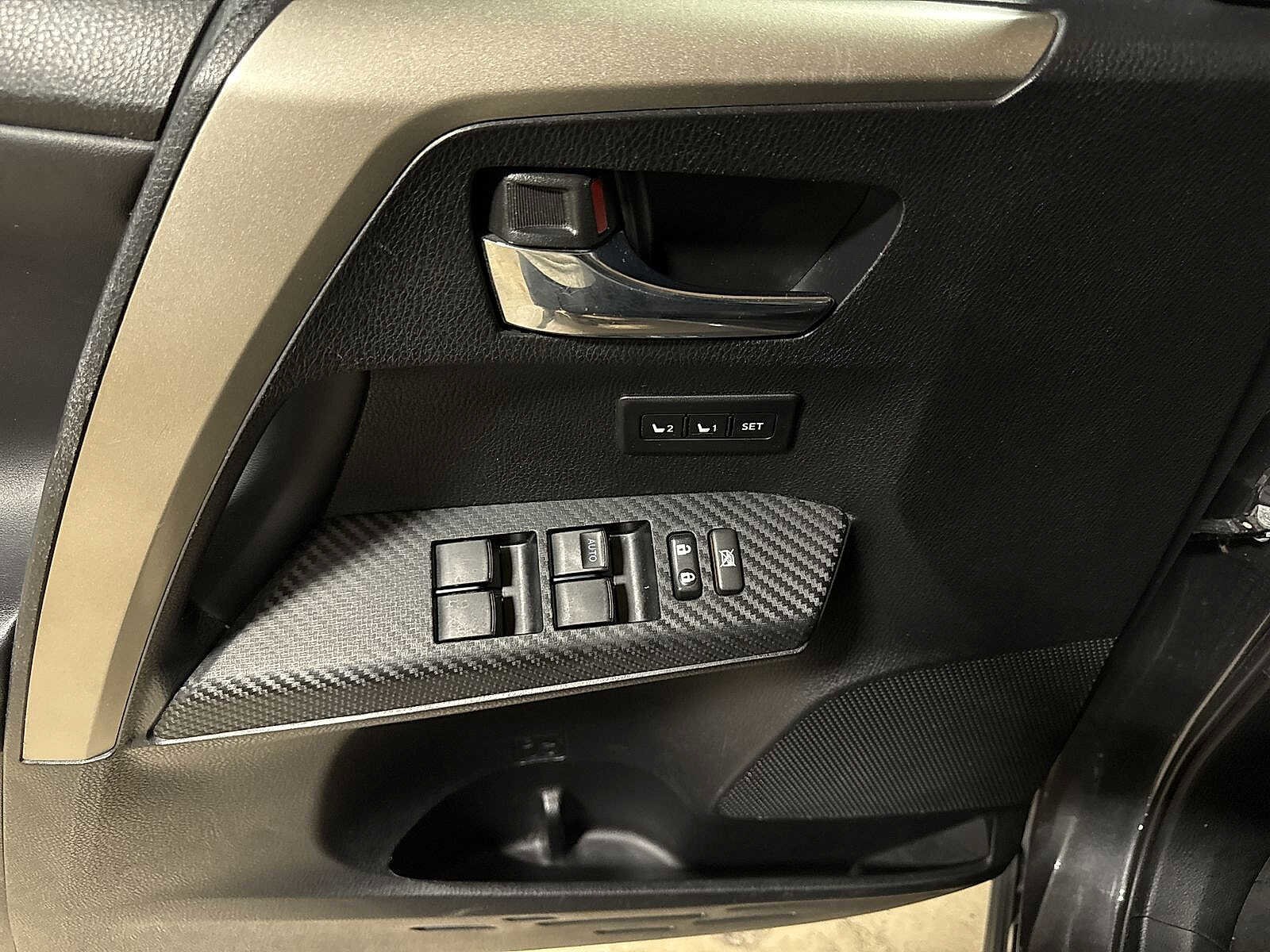 Thumbnail: 2015 Toyota RAV4 - 22