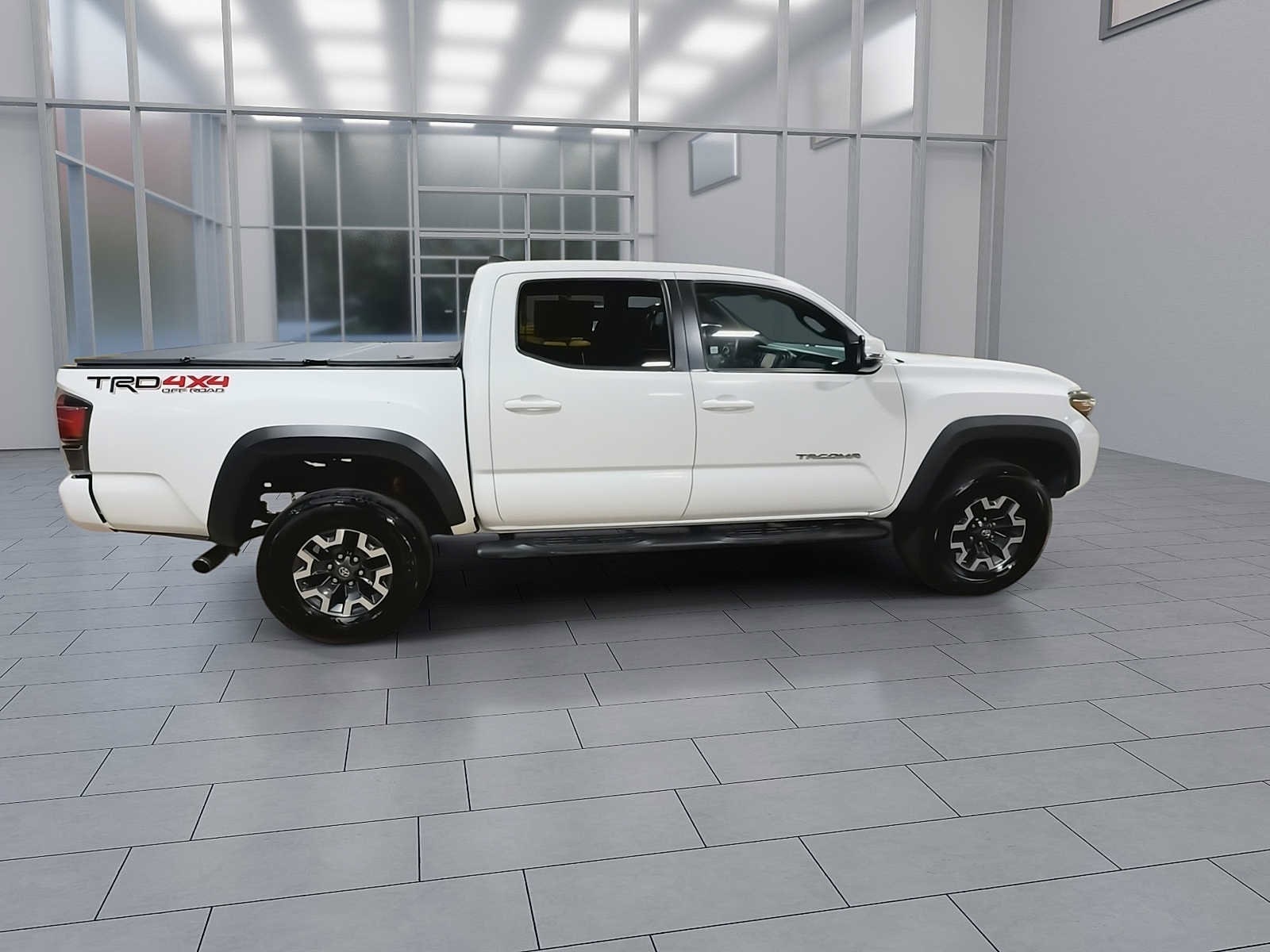 Thumbnail: 2016 Toyota Tacoma - 9