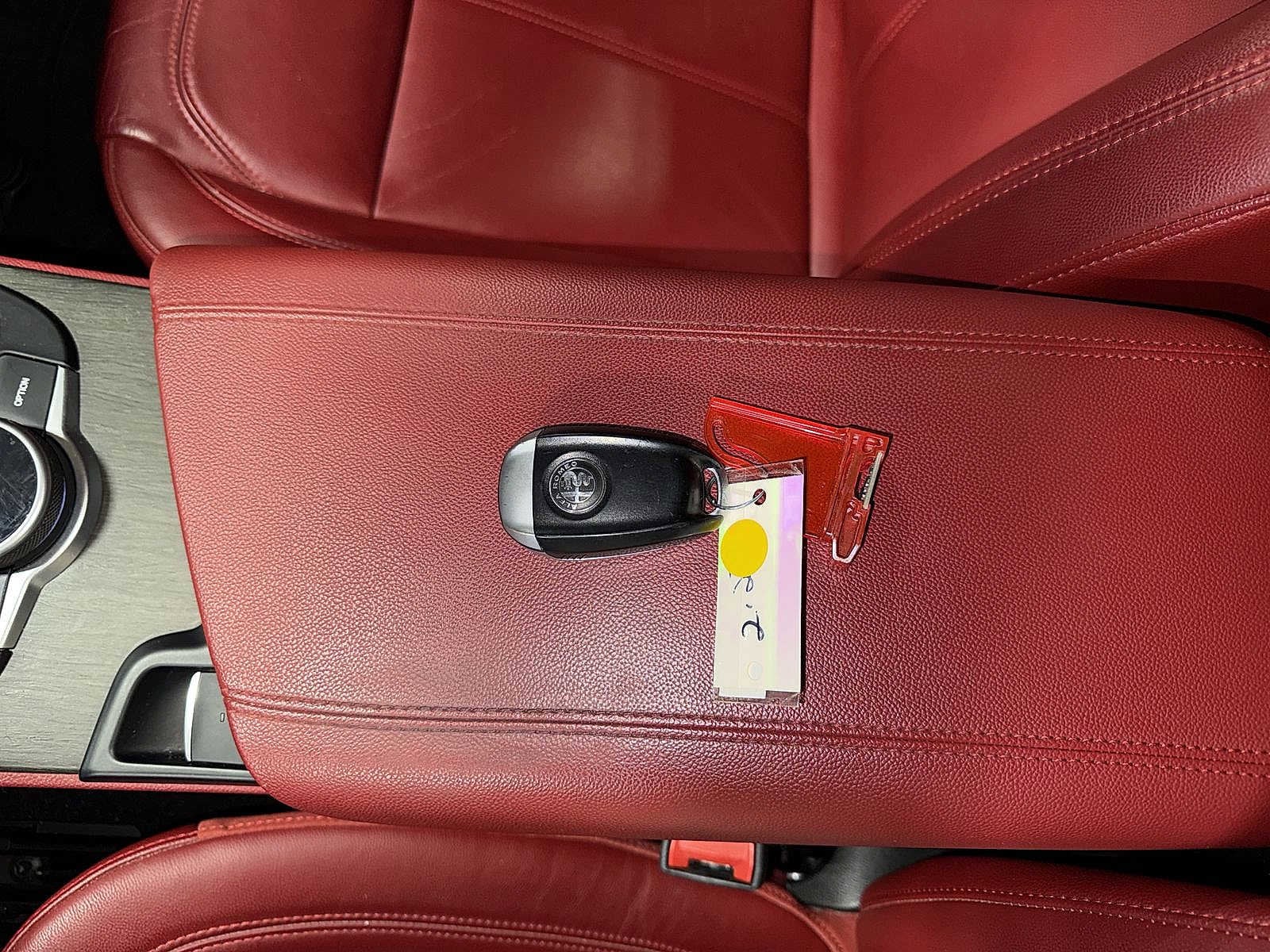 Thumbnail: 2019 Alfa Romeo Stelvio - 32