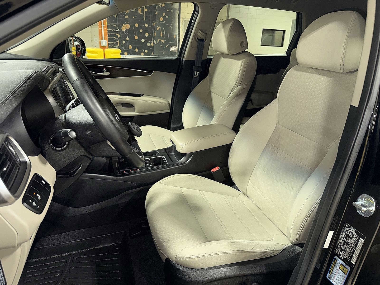 Thumbnail: 2018 Kia Sorento - 15