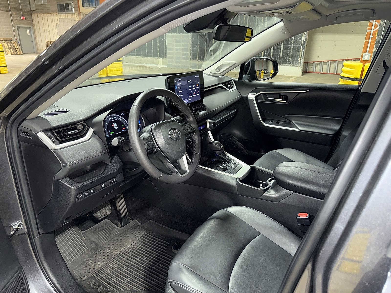 Thumbnail: 2023 Toyota RAV4 - 31