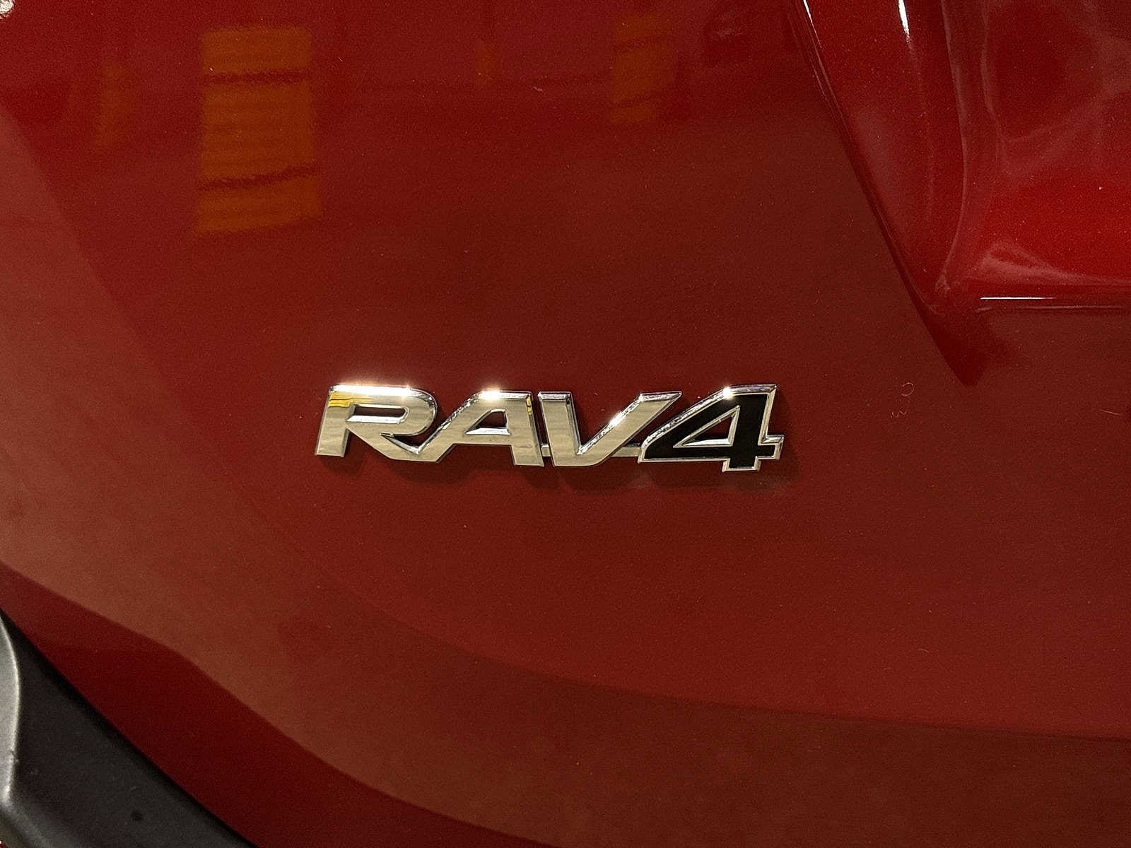 Thumbnail: 2015 Toyota RAV4 - 28