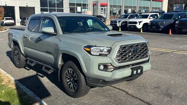 Thumbnail: 2022 Toyota Tacoma - 3