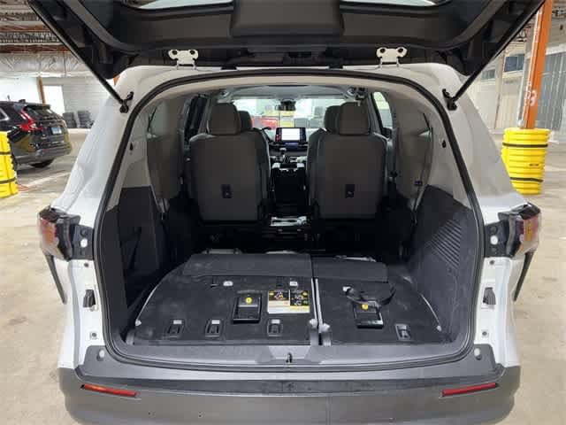 Thumbnail: 2022 Toyota Sienna - 11