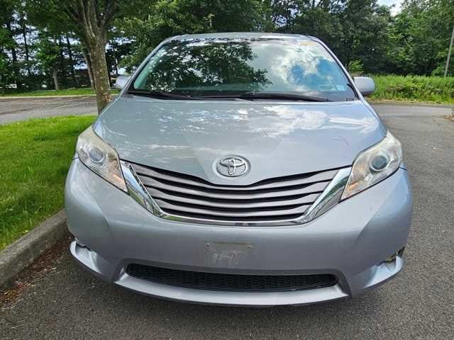 Thumbnail: 2015 Toyota Sienna - 2