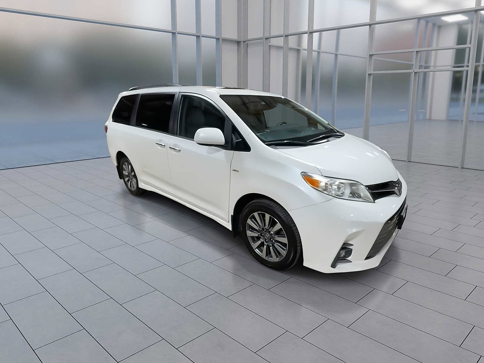 Thumbnail: 2020 Toyota Sienna - 2