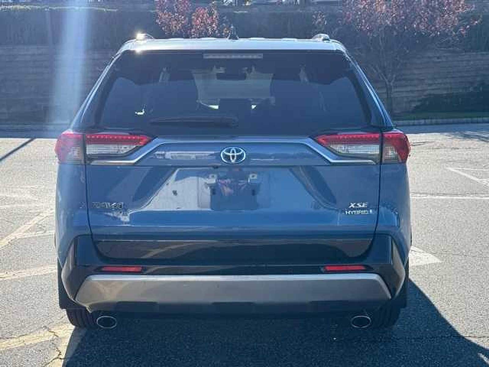Thumbnail: 2022 Toyota RAV4 - 5