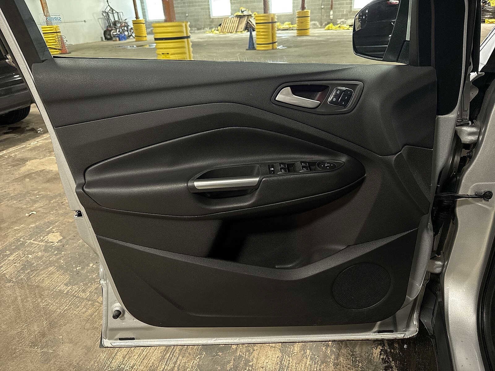 Thumbnail: 2016 Ford Escape - 32