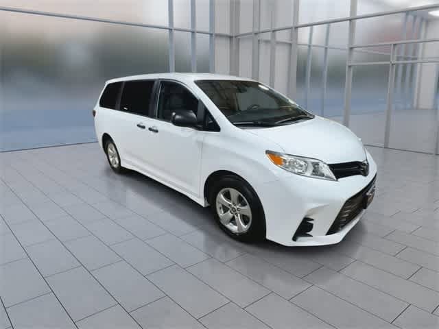 2020 Toyota Sienna SE 2