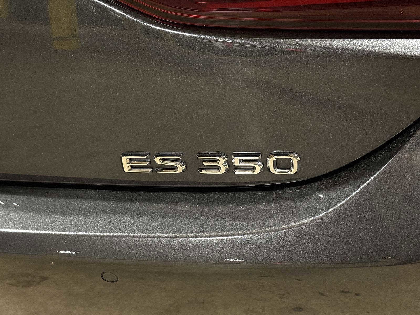 Thumbnail: 2022 Lexus ES - 26