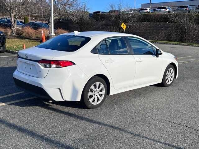 2025 Toyota Corolla LE photo 4