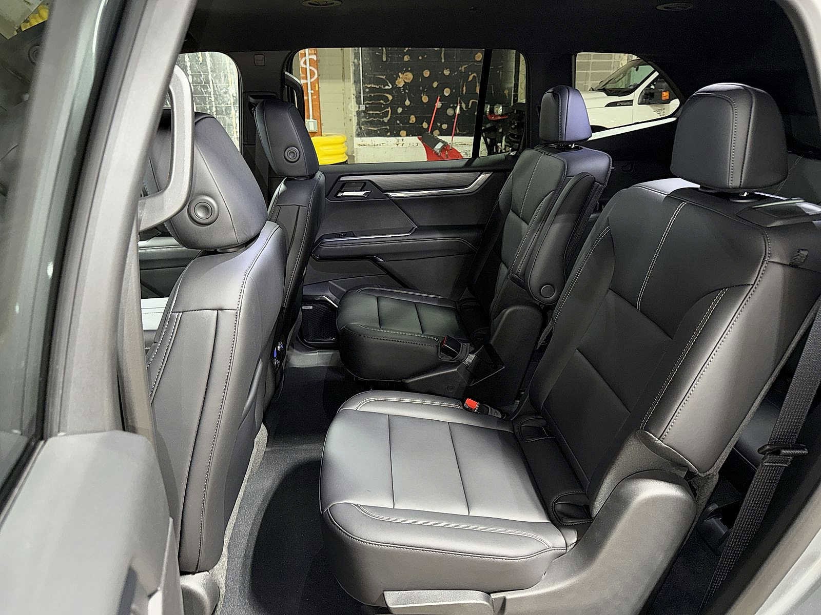 Thumbnail: 2025 GMC Acadia - 17