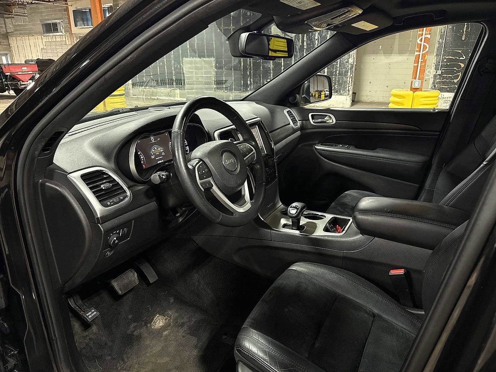 Thumbnail: 2015 Jeep Grand Cherokee - 31