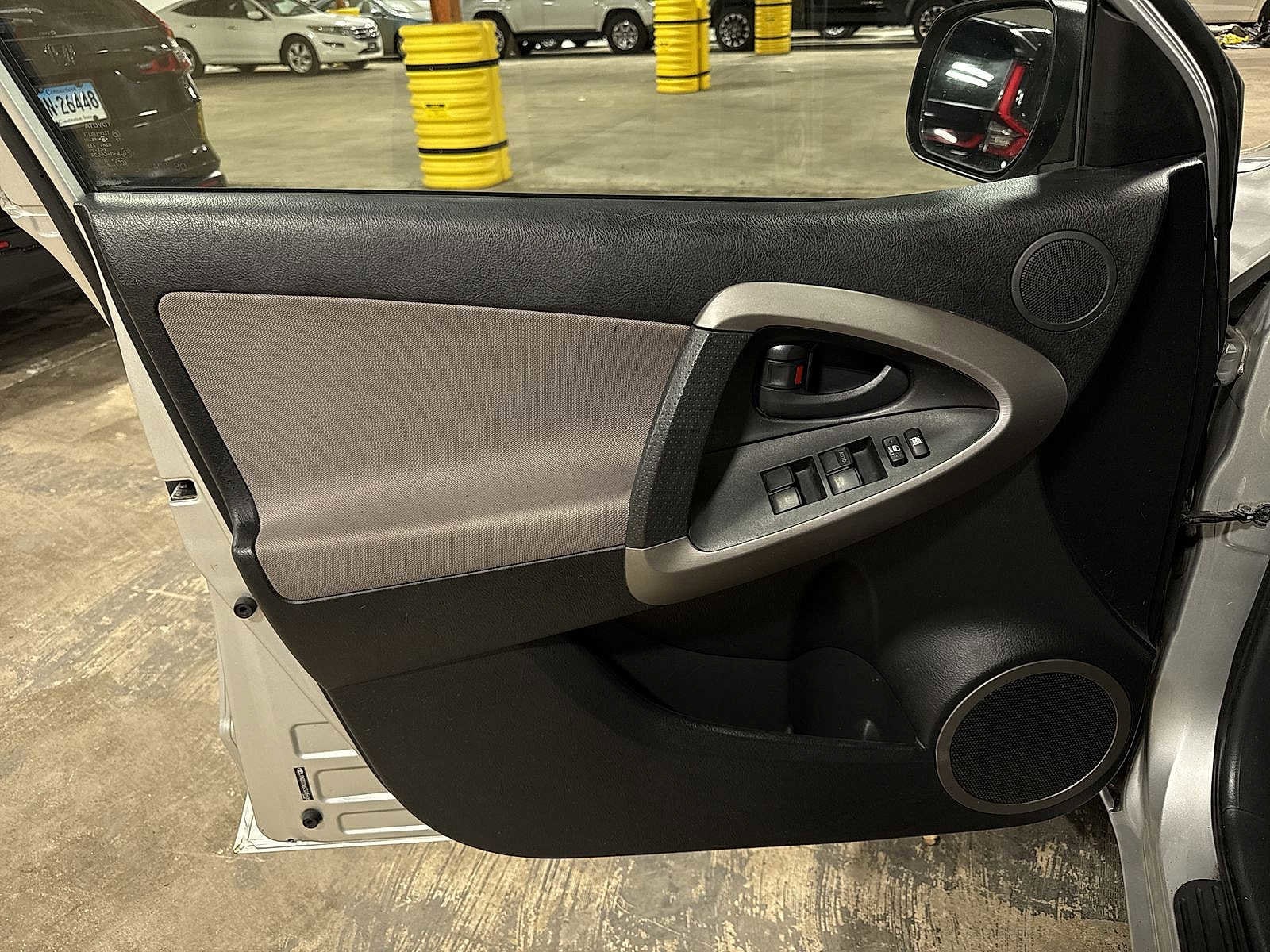 Thumbnail: 2007 Toyota RAV4 - 25