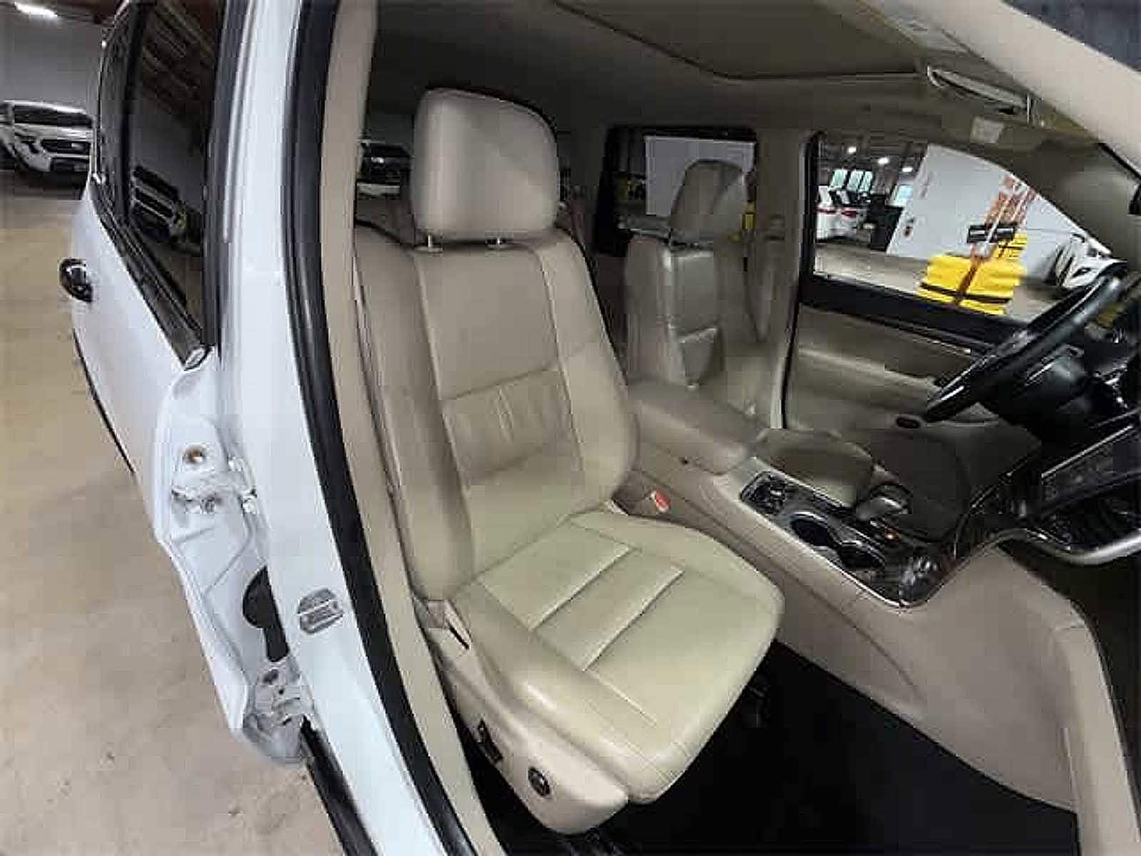 Thumbnail: 2016 Jeep Grand Cherokee - 22