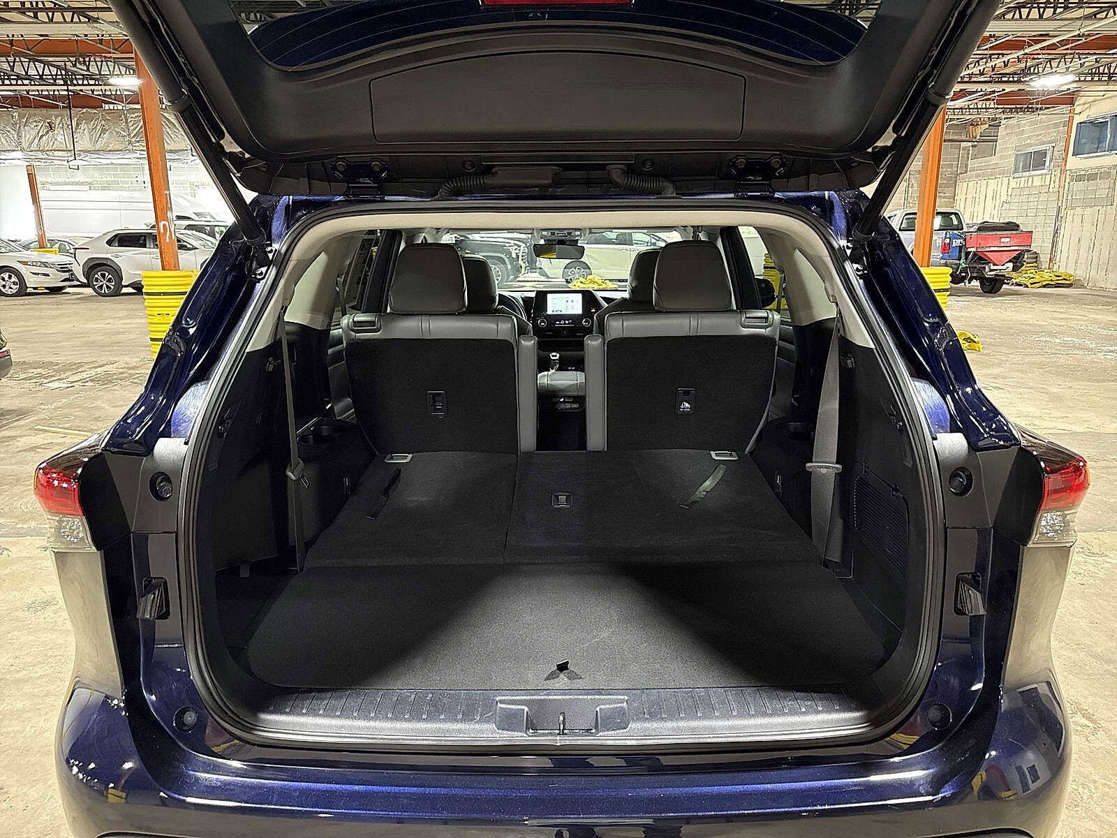 Thumbnail: 2023 Toyota Highlander - 11