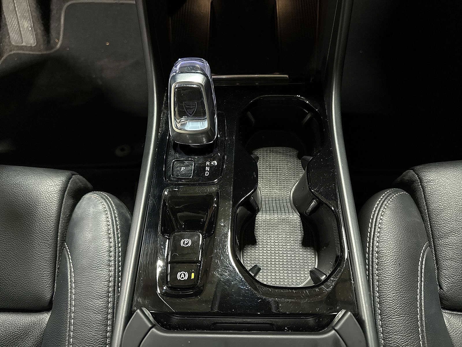 Thumbnail: 2023 Volvo XC40 - 33