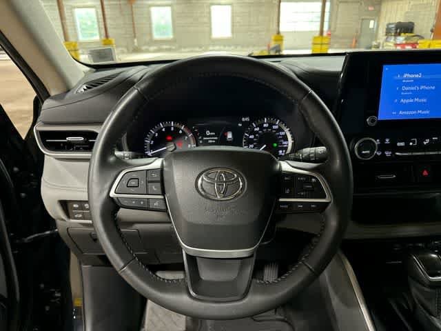 Thumbnail: 2024 Toyota Highlander - 19