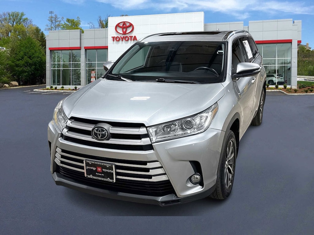 Used 2019 Toyota Highlander XLE V6 SUV