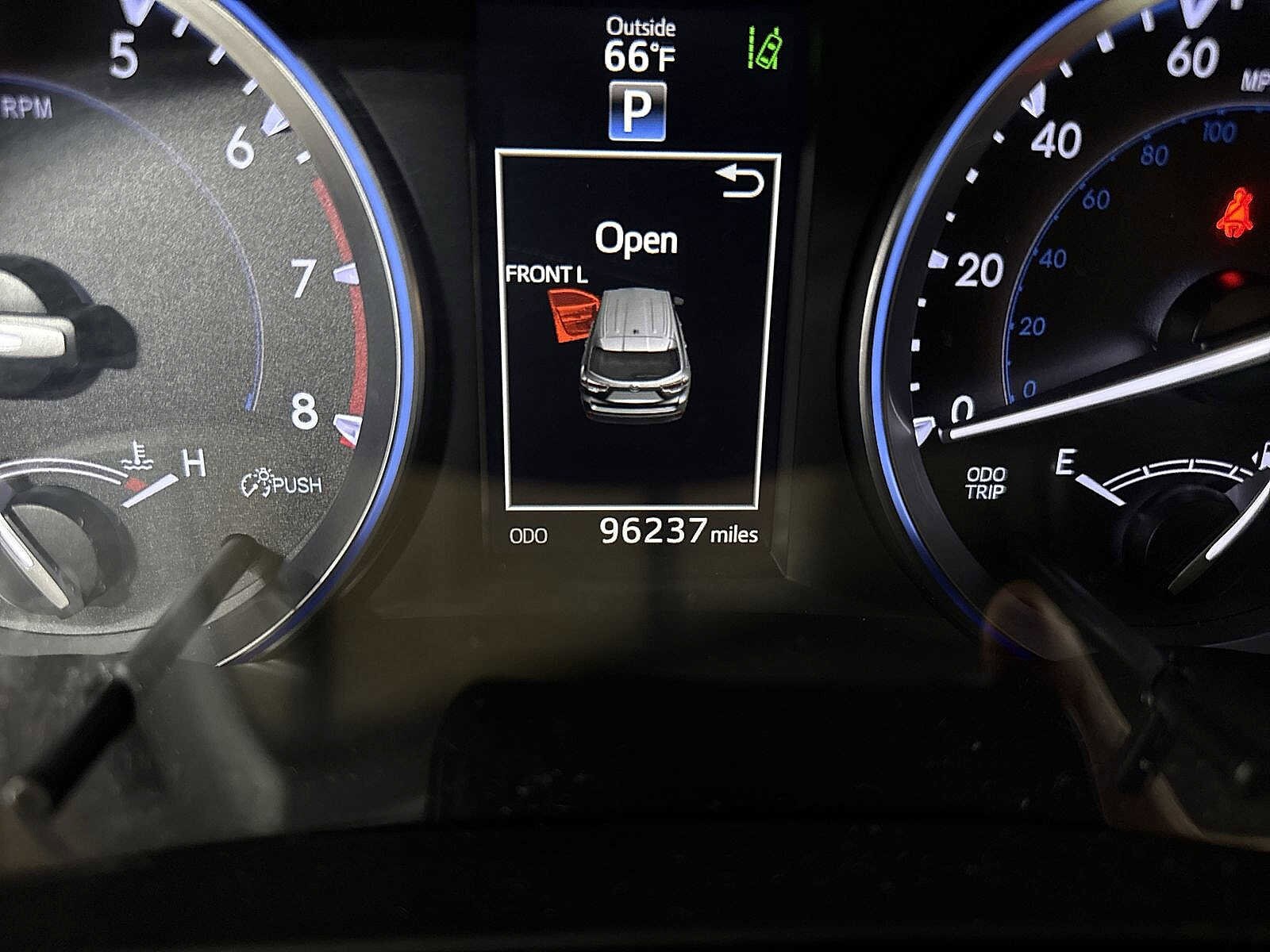 Thumbnail: 2016 Toyota Highlander - 20