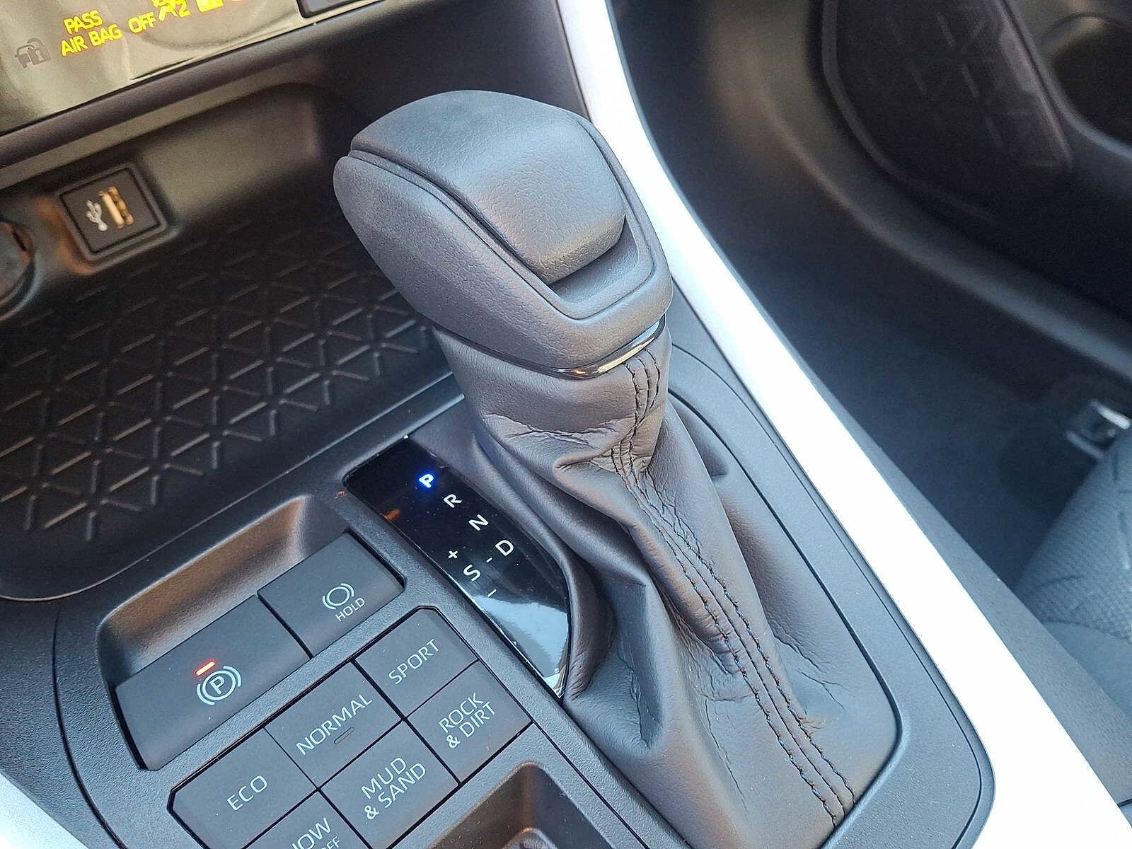 Thumbnail: 2025 Toyota RAV4 - 21