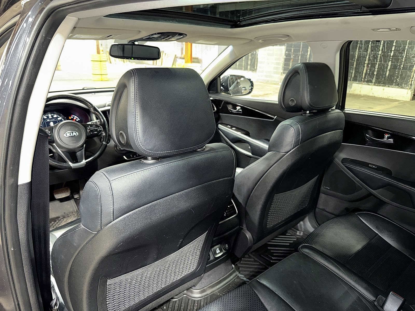 Thumbnail: 2016 Kia Sorento - 32