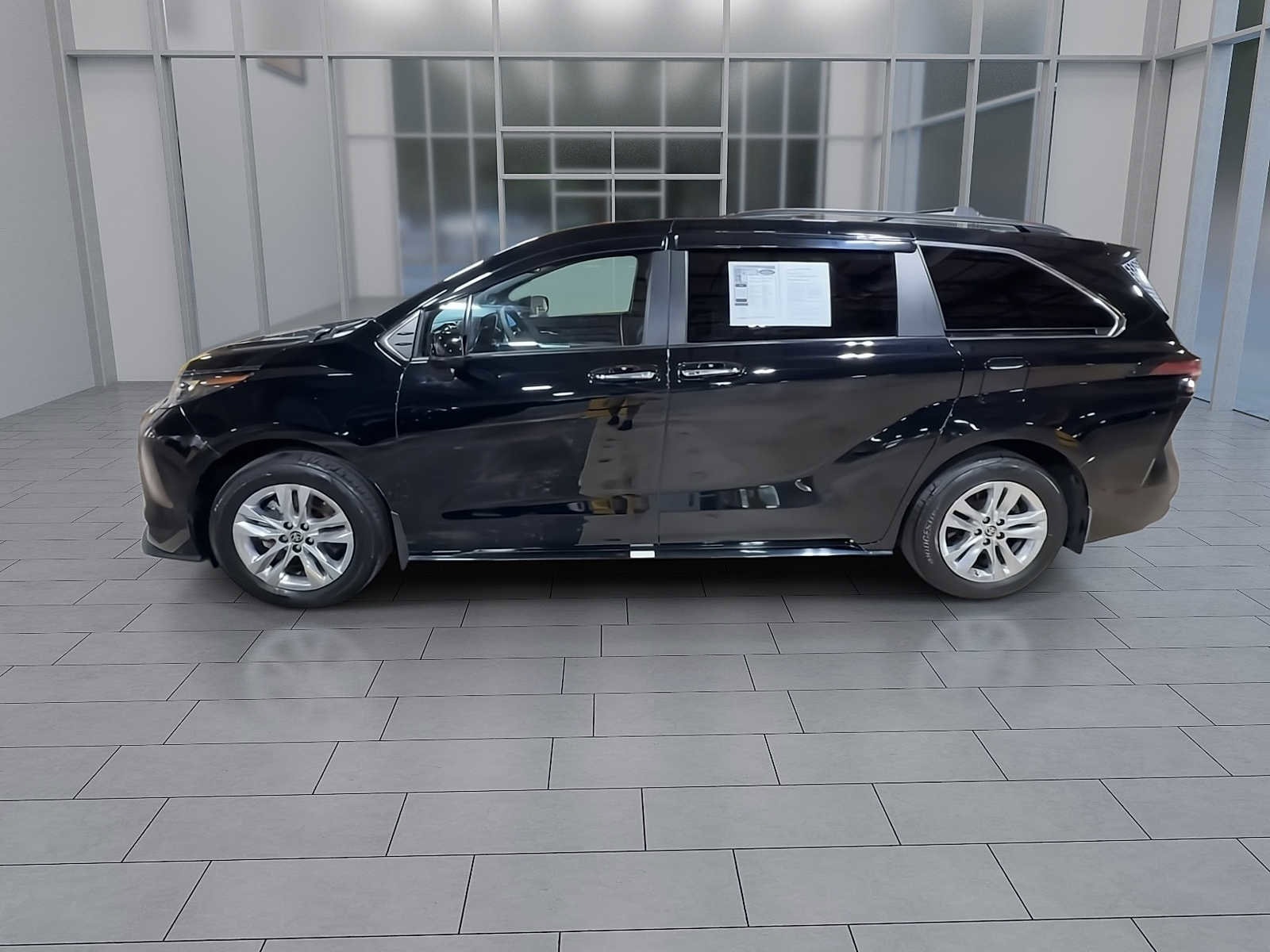 Thumbnail: 2022 Toyota Sienna - 5