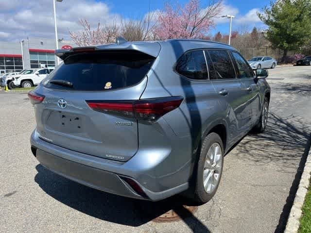 Thumbnail: 2023 Toyota Highlander - 4