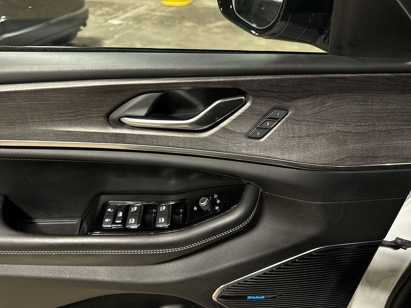 Thumbnail: 2021 Jeep Grand Cherokee L - 24