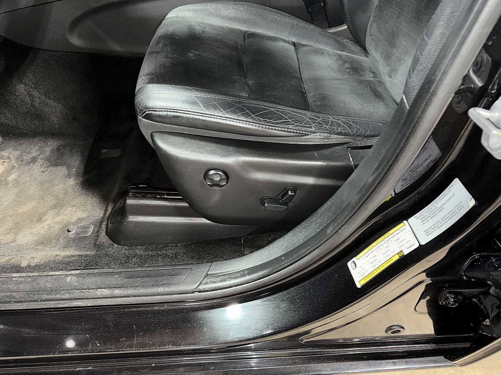 Thumbnail: 2015 Jeep Grand Cherokee - 24