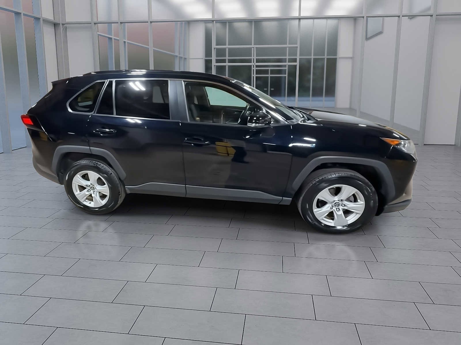 Thumbnail: 2019 Toyota RAV4 - 9