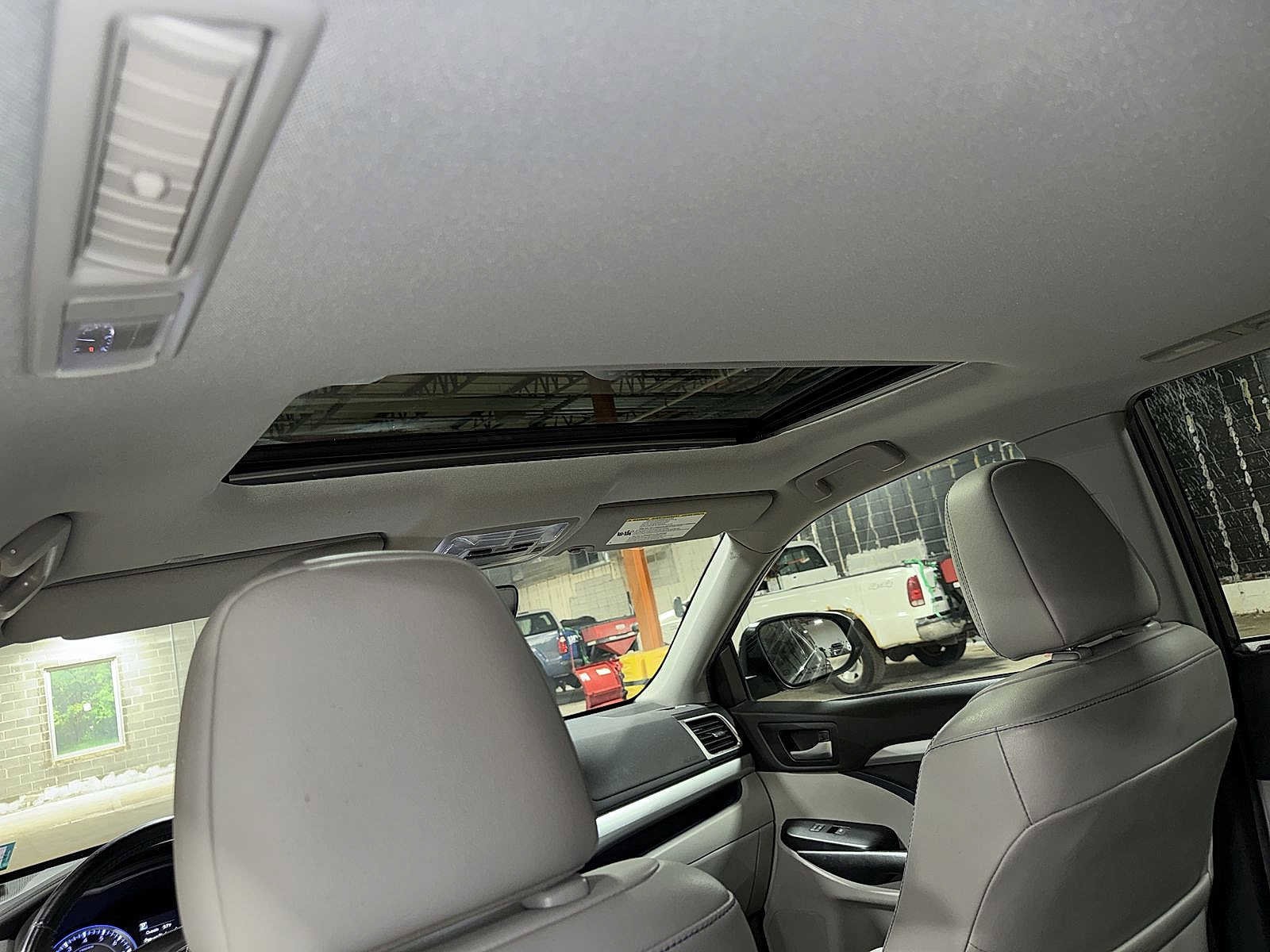 Thumbnail: 2019 Toyota Highlander - 25
