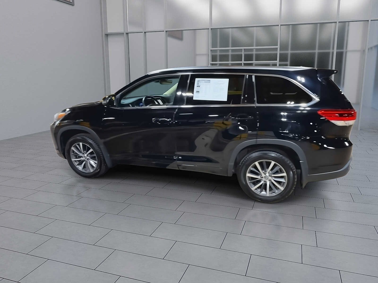 Thumbnail: 2017 Toyota Highlander - 6