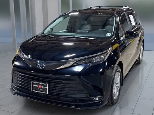 Thumbnail: 2025 Toyota Sienna - 1