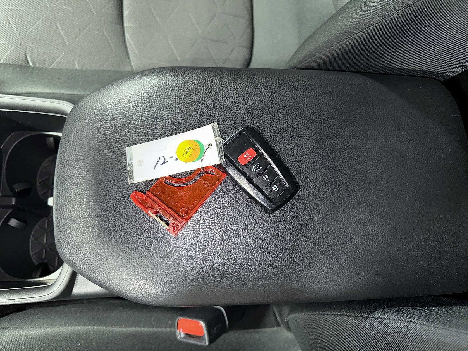 Thumbnail: 2023 Toyota RAV4 - 32