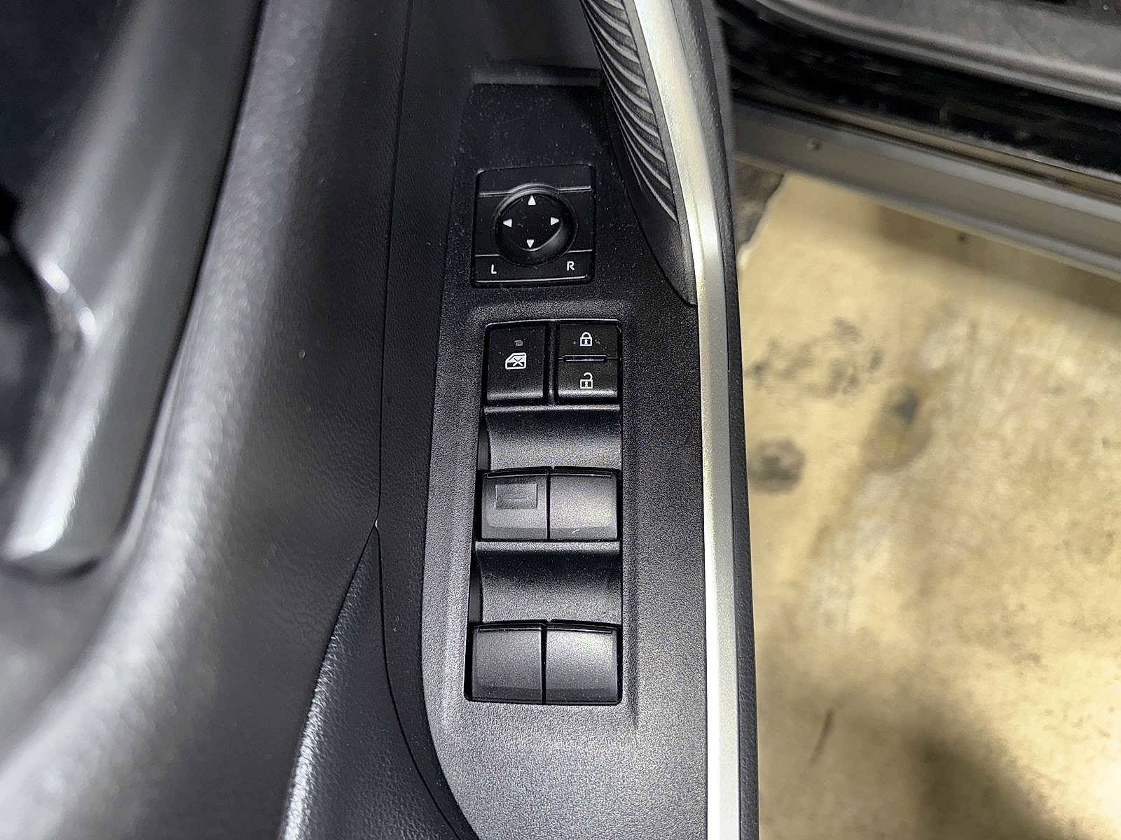 Thumbnail: 2022 Toyota RAV4 - 22