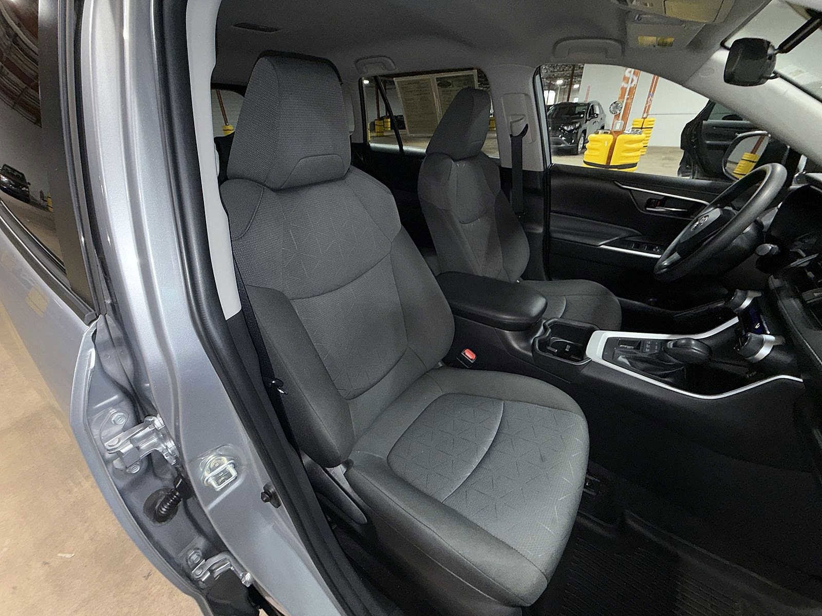 Thumbnail: 2022 Toyota RAV4 - 16